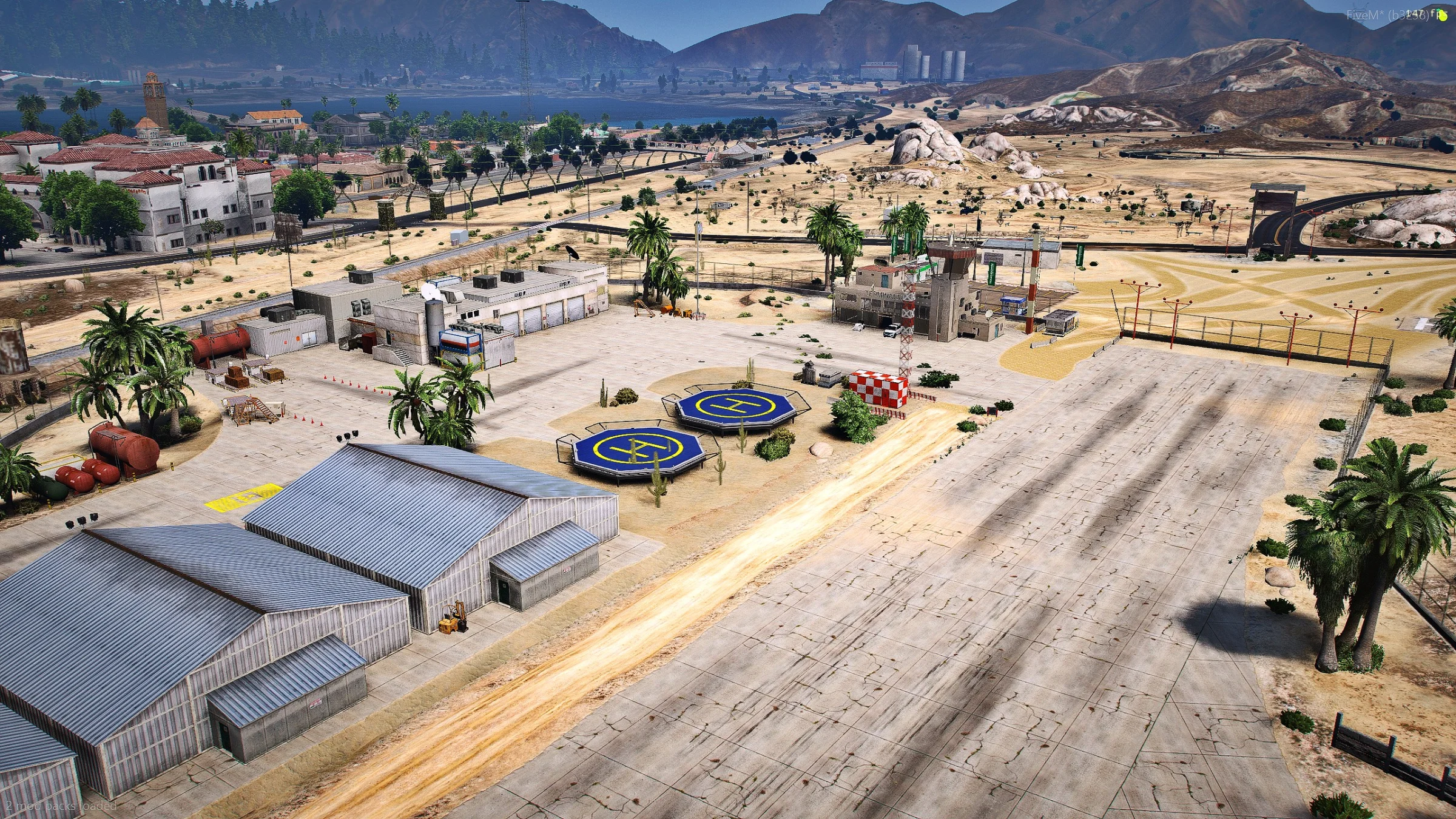 Broschington-Gelände mit Hangars, Helipads und Terminal am Sandy Shores Airfield